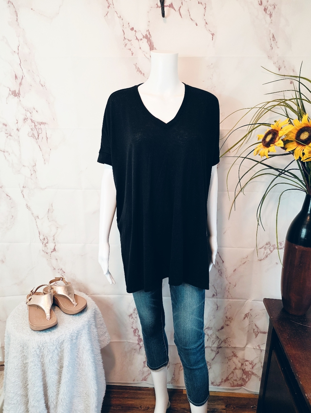 Chicos Black Tunic Top V Neck Oversized Side Slit Stretch XS S Minimalist Travel - Picture 3 of 8